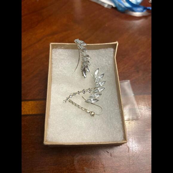 High fashion angel wings earring jewlery silver tone cute - Picture 1 of 2